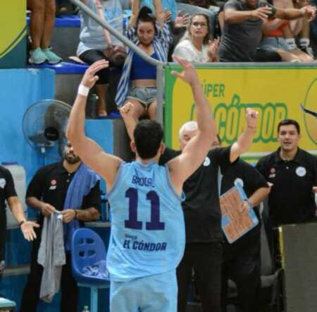OTC va por otro paso clave: visita a Racing en Chivilcoy para sostenerse arriba OTC enfrentará a Boca Juniors en cuartos de final de la Liga Nacional. La serie comenzará en Oberá con ventaja deportiva para los Celestes.