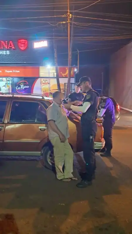 Oberá: conductor alcoholizado chocó motos estacionadas y terminó detenido Oberá