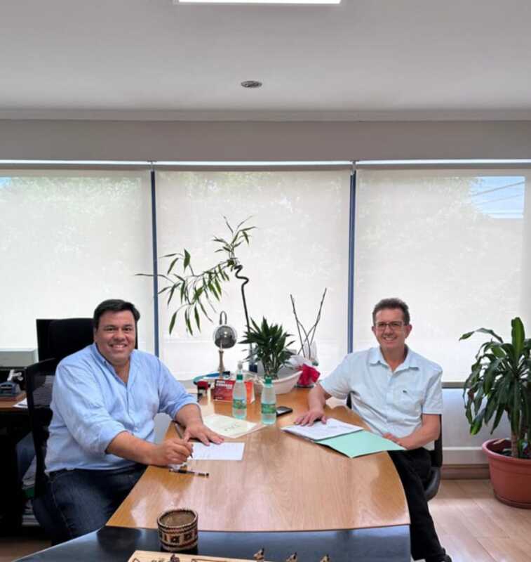 IPRODHA abre convocatoria en San Vicente para sortear 23 cupos de viviendas 2 Reunión laboral del intendente de San Vicente y del titular del Iprodha, ultimando los detalles del lanzamiento de la convocatoria