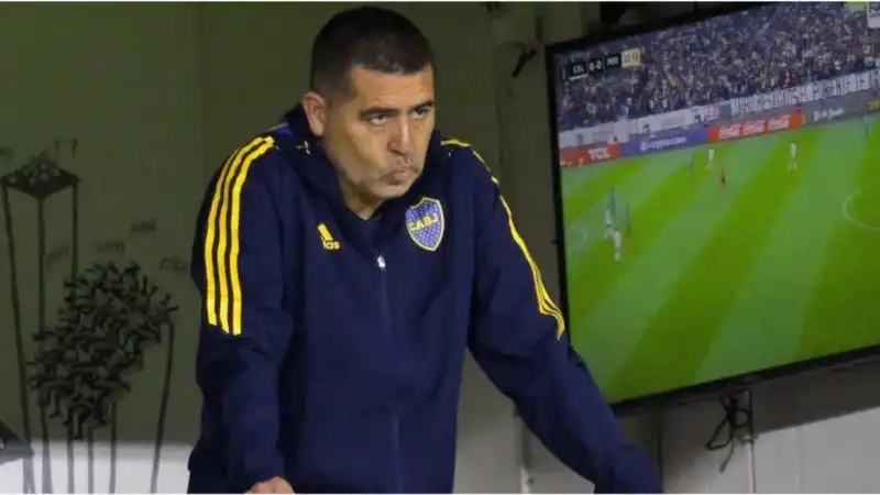Boca decidió no renovar el contrato de Claudio Úbeda tras la eliminación en la Copa Libertadores. Juan Román Riquelme busca nuevo entrenador y analiza varias alternativas para encarar el segundo semestre.