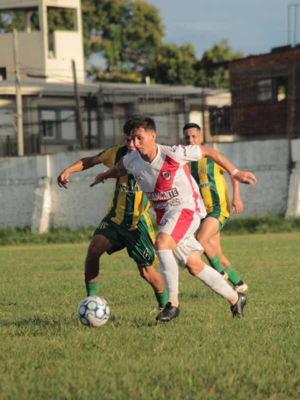 Súper Liga Posadeña: se juega el clásico de Rocamora y ya se programó la 6ta 4 Mitre y Huracán se enfrentan en el clásico de Rocamora para completar la fecha 4 de la Súper Liga Posadeña y también se programó la 6ta fecha.
