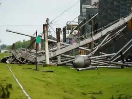 Tornado causó graves destrozos en el sur de Santa Fe y dejó a Bombal sin luz Tornado