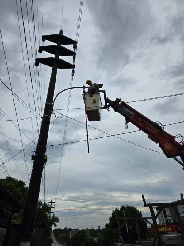 Temporal en Posadas: EMSA trabaja para reparar daños en la red eléctrica 2 WhatsApp Image 2026 03 06 at 17.13.17 - 1