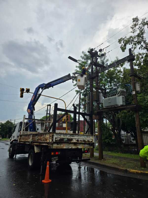 Temporal en Posadas: EMSA trabaja para reparar daños en la red eléctrica 8 WhatsApp Image 2026 03 06 at 17.13.18 - 7