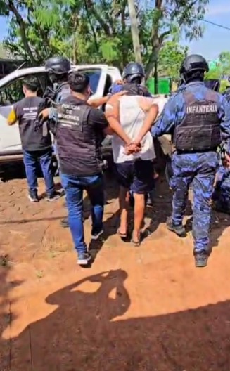 Posadas: Capturaron en la Chacra 145 a dos sospechosos de asaltar un kiosco y vender lo robado en el barrio 6 WhatsApp Image 2026 03 06 at 19.23.32 1 - 5