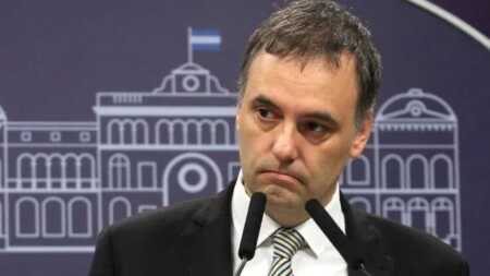 Adorni habló sobre la polémica del viaje de su esposa a Nueva York: “la palabra no debió ser deslomarse” Adorni