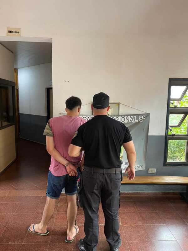 Posadas: frustraron un robo en farmacia y detuvieron a un joven de 23 años 2 Posadas: frustraron un robo en farmacia y detuvieron a un joven de 23 años