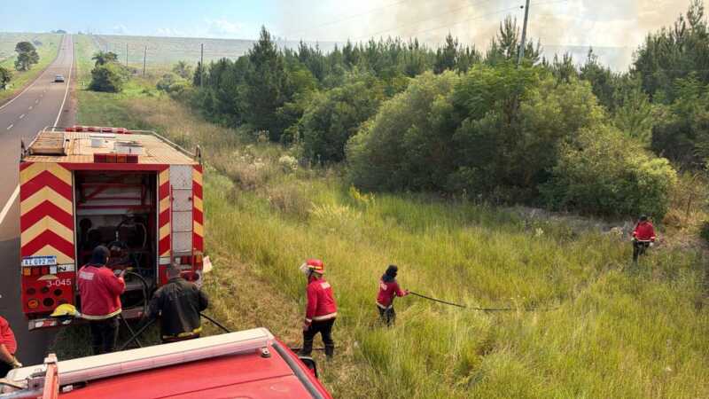 Incendio de gran magnitud en Posadas: despliegue de Bomberos y apoyo aéreo para contener las llamas incendio en Posadas