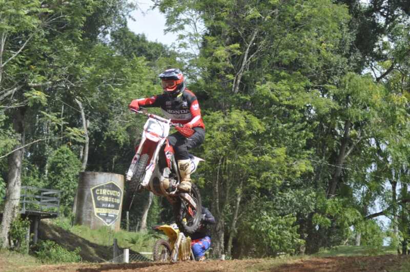 Eldorado vibró con el inicio del Motocross del Nordeste: 90 pilotos y un cierre anticipado por la lluvia 5 WhatsApp Image 2026 03 23 at 18.37.35 2 - 4