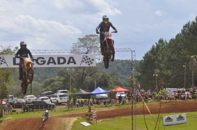 Eldorado vibró con el inicio del Motocross del Nordeste: 90 pilotos y un cierre anticipado por la lluvia 7 WhatsApp Image 2026 03 23 at 18.37.35 3 - 6