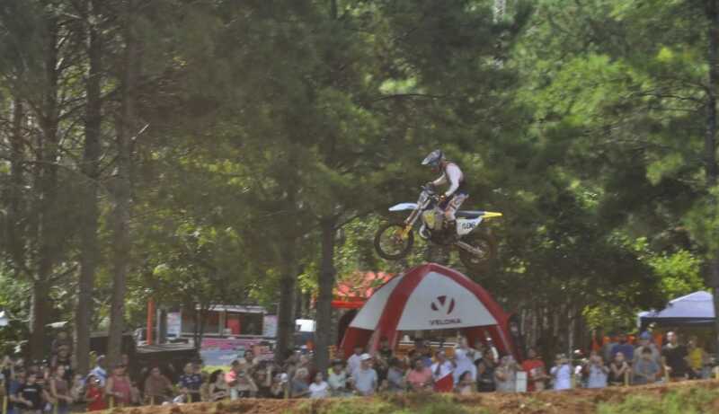 Eldorado vibró con el inicio del Motocross del Nordeste: 90 pilotos y un cierre anticipado por la lluvia Motocross