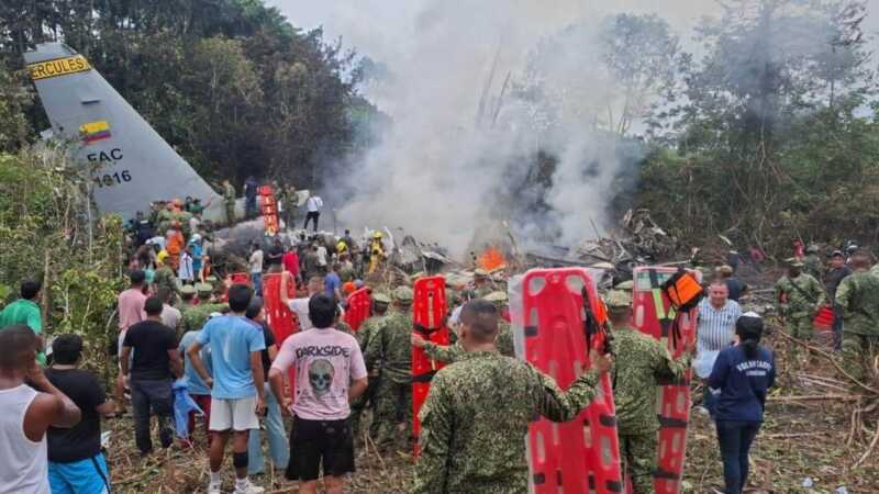 Tragedia aérea en Colombia: un avión militar se accidentó al despegar con 125 personas a bordo tragedia en un avión en Colombia