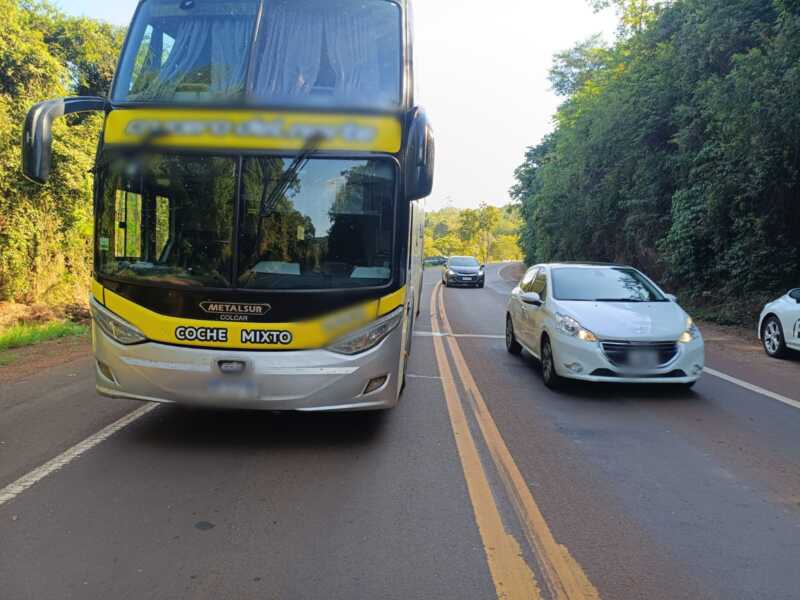 Puerto Piray: ómnibus averiado obstruye media calzada en la Ruta 12 WhatsApp Image 2026 03 30 at 17.44.02 - 3