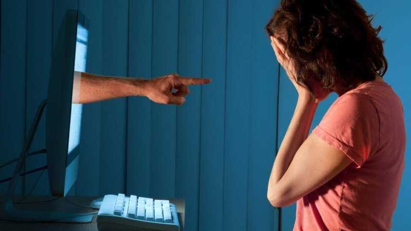 Ciberacoso, doxing y troleo: las nuevas formas de violencia contra mujeres en la era digital El ciberacoso y el doxing son algunas de las formas de violencia digital que afectan principalmente a mujeres y niñas en redes sociales.