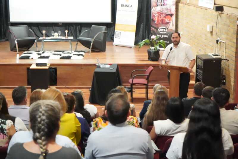 Alem abrió inscripciones para una nueva edición de la Escuela de Negocios, un programa que capacita emprendedores, incorpora modalidad virtual y promueve el empleo local.