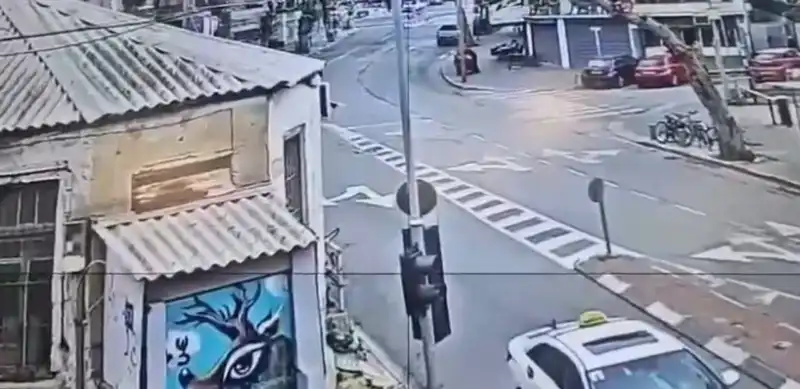 Ataque iraní con bombas de racimo sacude zonas cercanas a Tel Aviv bombas