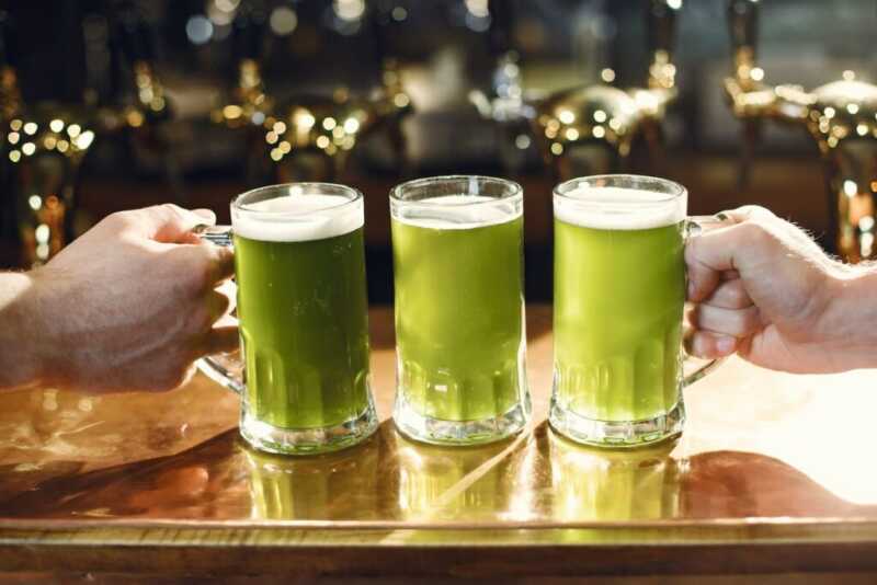 Día de San Patricio: origen, significado y expansión global de una tradición irlandesa 1 Desfiles, tréboles y el color verde marcan cada año el Día de San Patricio, una tradición irlandesa que trascendió fronteras y se convirtió en fenómeno global.