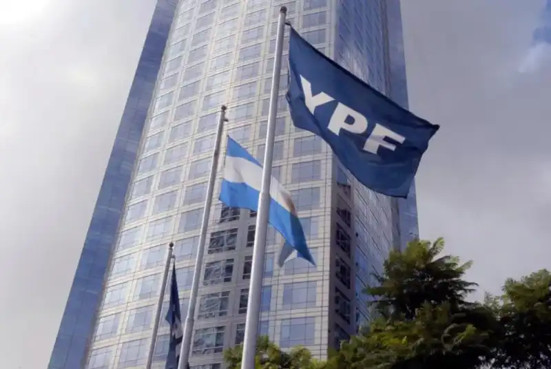 YPF no subirá combustibles por el conflicto en Medio Oriente 1 combustibles