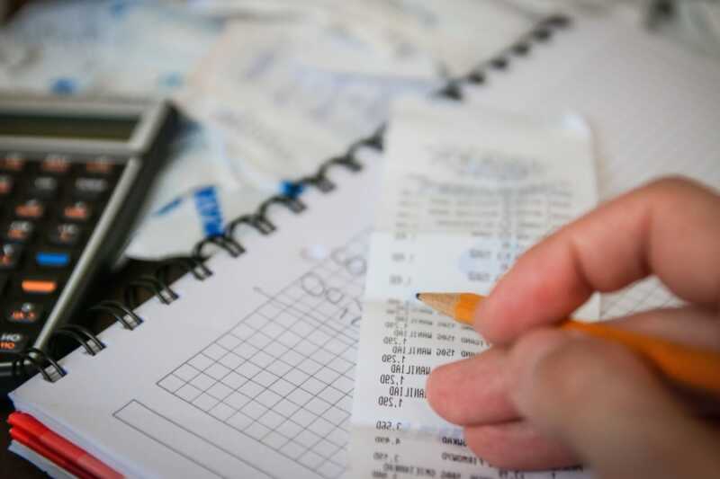 La formalización permite a creadores de contenido planificar su crecimiento económico y justificar sus ingresos.