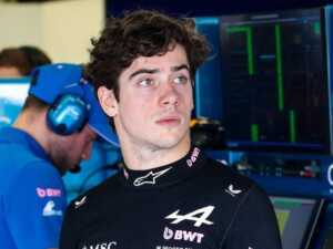 Franco Colapinto terminó 15° en la primera práctica libre del Gran Premio de Mónaco de Fórmula 1. Charles Leclerc fue el más rápido con Ferrari en una sesión marcada por dos banderas rojas.