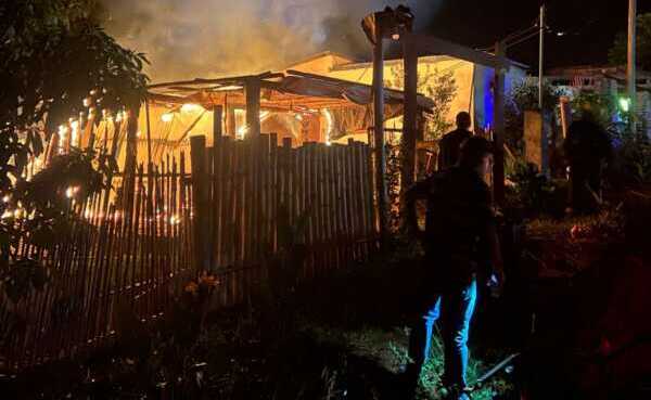 Incendio consumió por completo una vivienda de Gobernador Roca Gobernador Roca incendio