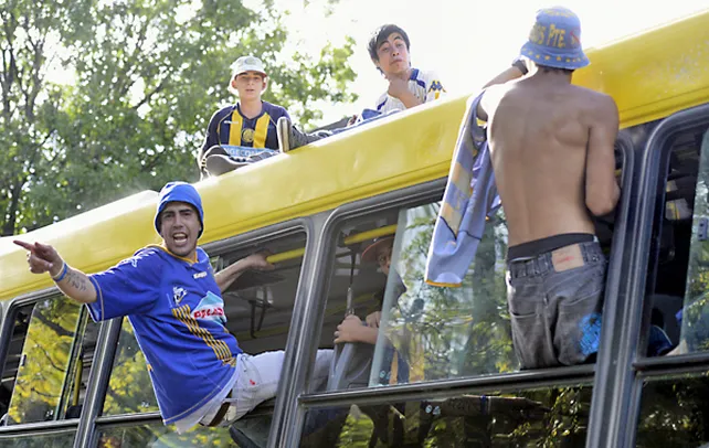 Nuevo plan nacional busca frenar la violencia antes de que llegue a los estadios 3 El Gobierno lanzó el PROFERED, un programa de control en rutas para prevenir violencia y delitos antes de los eventos deportivos.