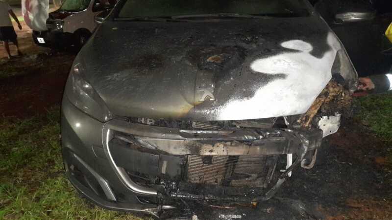 Ataque con molotov provocó destrozos en dos autos de Posadas incendio auto posadas 4 - 2