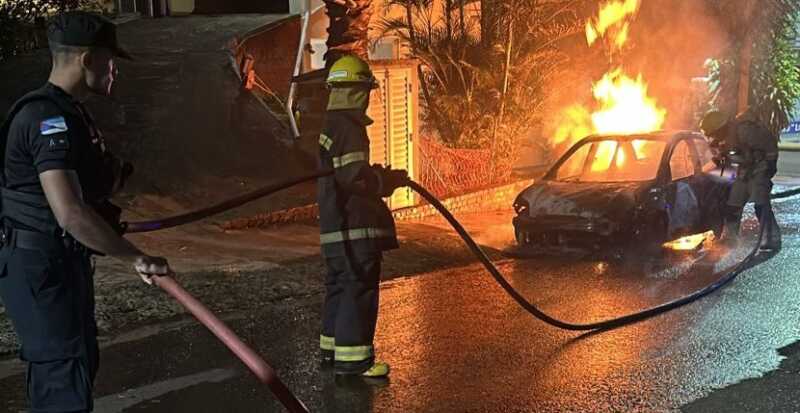 Se incendió un auto en El Soberbio incendió