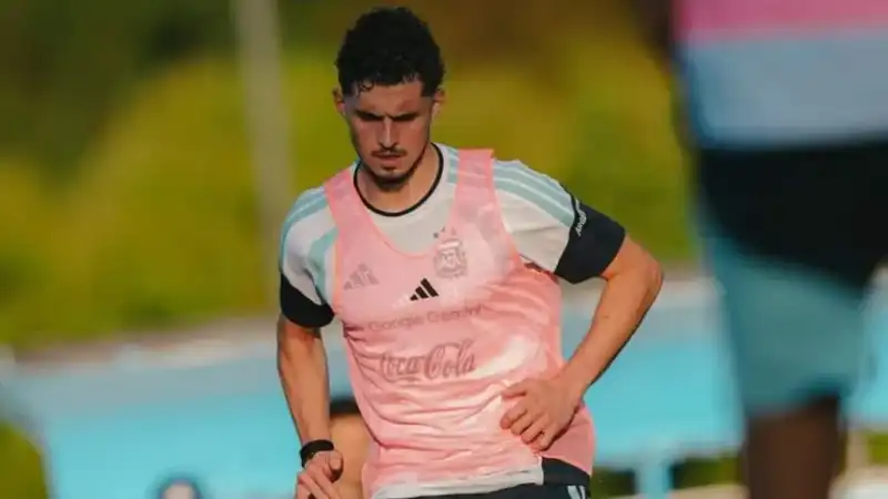 Golpe durísimo: Panichelli sufrió una grave lesión y se pierde el Mundial 6 Joaquín Panichelli sufrió la rotura de ligamentos en la rodilla y quedó descartado para el Mundial 2026. Duro golpe para la Selección argentina.
