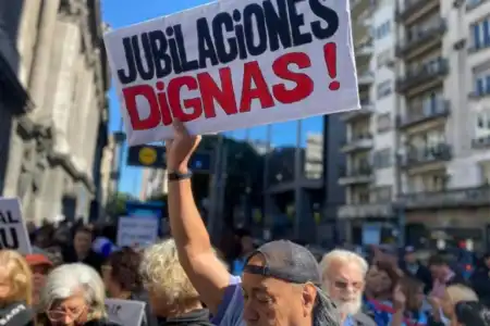 La caída de los ingresos fiscales redefine la estrategia económica y acelera el ajuste del gasto público.