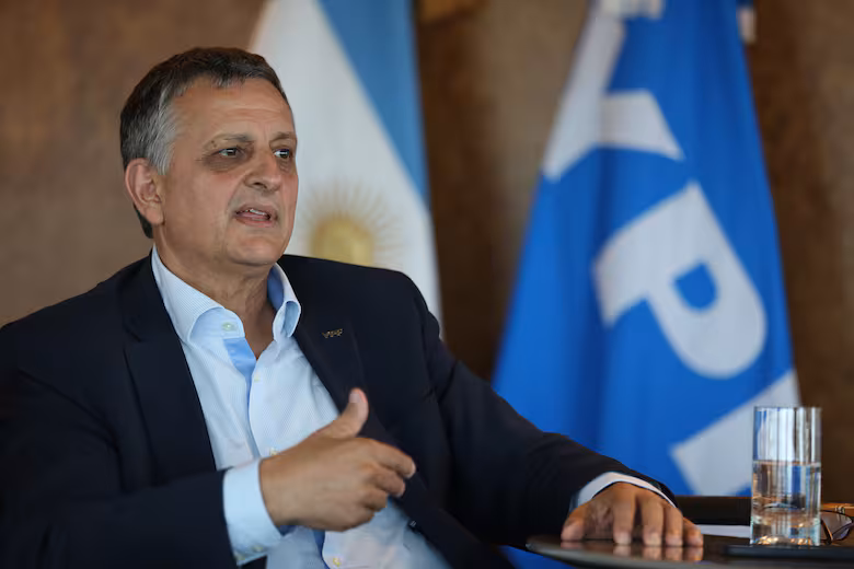 YPF advierte nueva suba por la crisis en Medio Oriente 1 YPF alertó que el conflicto en Medio Oriente podría derivar en aumentos graduales del precio de la nafta si se sostiene el alza del petróleo.