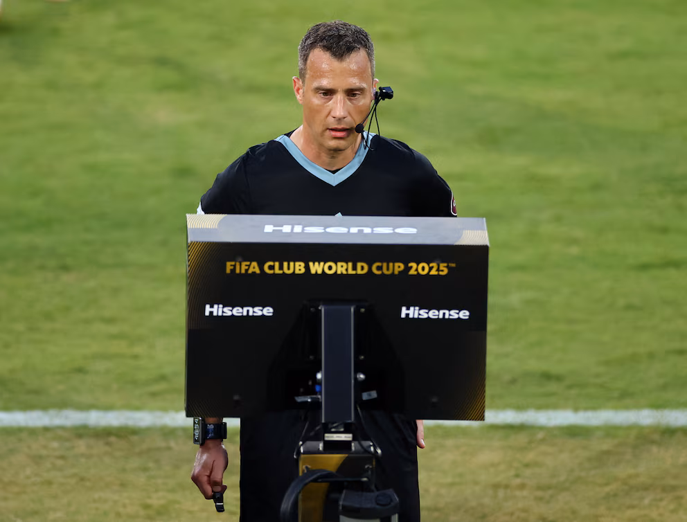 Mundial 2026: una por una, las nuevas reglas que se implementarán 4 El Mundial 2026 estrenará nuevas reglas: cambios rápidos, más poder para el VAR, pausas obligatorias y sanciones más duras. Conocé todas las modificaciones.
