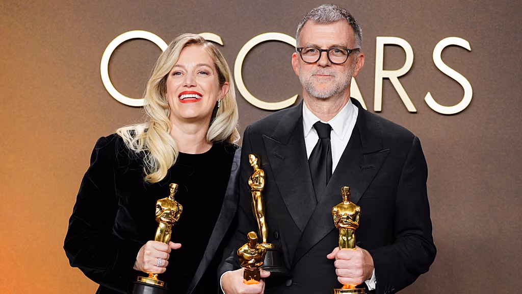Premios Oscar 2026: “Una batalla tras otra” se consagró como la gran ganadora de la noche 1 El director Paul Thomas Anderson celebró el triunfo de “Una batalla tras otra”, la gran ganadora de la 98° entrega de los Premios Oscar.