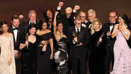 Premios Oscar 2026: “Una batalla tras otra” se consagró como la gran ganadora de la noche La película “Una batalla tras otra”, dirigida por Paul Thomas Anderson, fue la gran triunfadora de los Premios Oscar 2026 al quedarse con seis estatuillas, incluida la de Mejor Película.