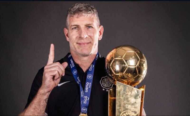 Bombazo en San Lorenzo: Martín Palermo tiene todo encaminado para ser el nuevo DT 5 Martín Palermo está a un paso de ser el nuevo DT de San Lorenzo tras la salida de Damián Ayude. El acuerdo podría cerrarse en las próximas horas.