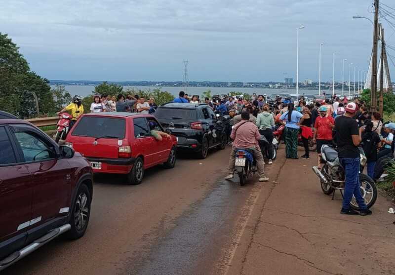 Paseros bloquearon el Puente Encarnación-Posadas del lado paraguayo paseros Posadas Encarnación