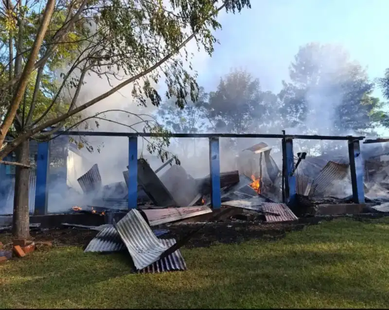 San Antonio: intendente lamentó el incendio de la escuela y confirmó que el acusado tiene 13 años San Antonio escuela incendio