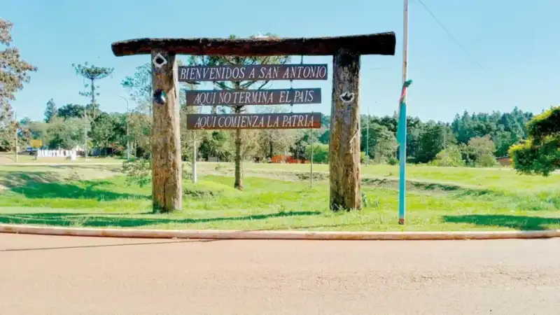 San Antonio: intendente lamentó el incendio de la escuela y confirmó que el acusado tiene 13 años 4 san antonio 2 - 3