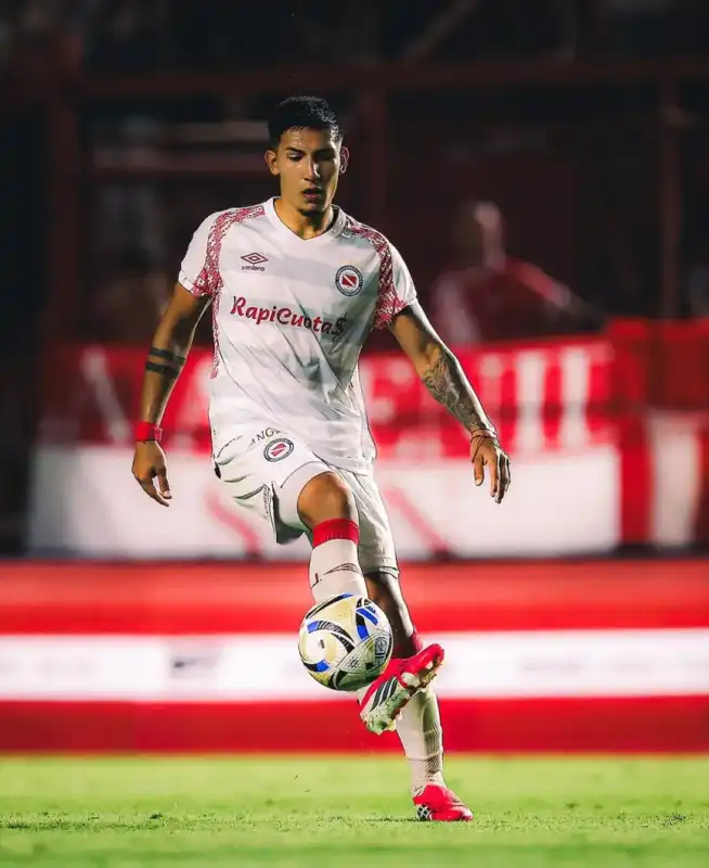 Nuevo refuerzo y un regreso en River: la zaga defensiva con Ramírez y Pezzella 4 River suma a Tobías Ramírez y recupera a Germán Pezzella. Eduardo Coudet ahora tiene múltiples opciones en la defensa central.