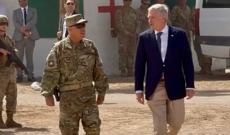 Chile avanza con el “Escudo Fronterizo”: ya construyó el 40% de la zanja en la frontera norte 4 Chile acelera el “Escudo Fronterizo”: ya completó el 40% de la obra