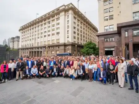 Reclamo masivo de intendentes contra el ajuste y la falta de obras 720 5 - 7