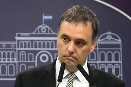La Justicia citó a cuatro mujeres que prestaron dólares a Manuel Adorni para la compra de departamentos La Justicia busca reconstruir el recorrido del dinero en una operación que genera más preguntas que respuestas.