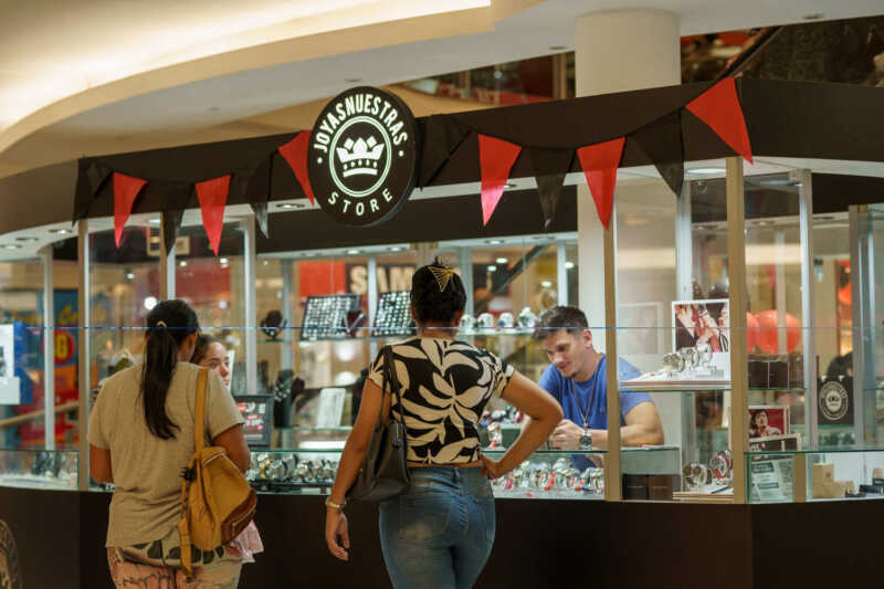 Comerciantes de Posadas apuestan al Reventón en medio de la crisis