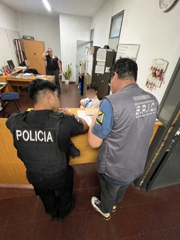 Amenazas en escuelas de Posadas: secuestran celulares y avanzan en la investigación 2 Crecen las amenazas en escuelas misioneras: allanamientos y celulares incautados