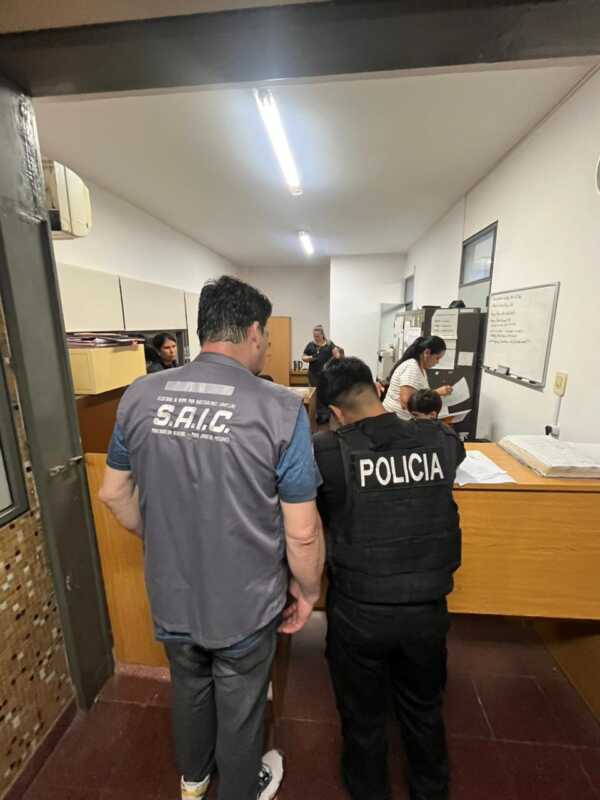 Amenazas en escuelas de Posadas: secuestran celulares y avanzan en la investigación 3 Alarma en escuelas de Misiones: secuestran teléfonos por amenazas virales