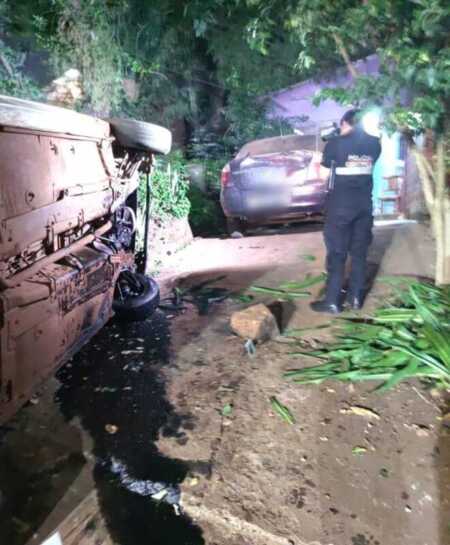 Puerto Iguazú: un auto terminó dentro de una casa tras un despiste Iguazú