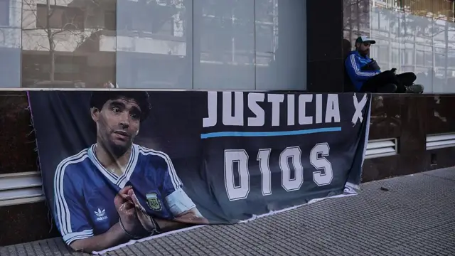 Juicio por la muerte de Maradona: tras el primer día, las partes destacaron la “autoridad” de los jueces Maradona