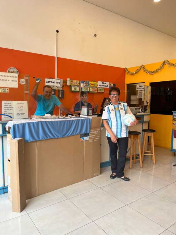 Iguazú: María ganó el primer kit mundialista de la Tombolita Maria de Iguazu la ganadora del primer kit mundialista del IPLyC - 1