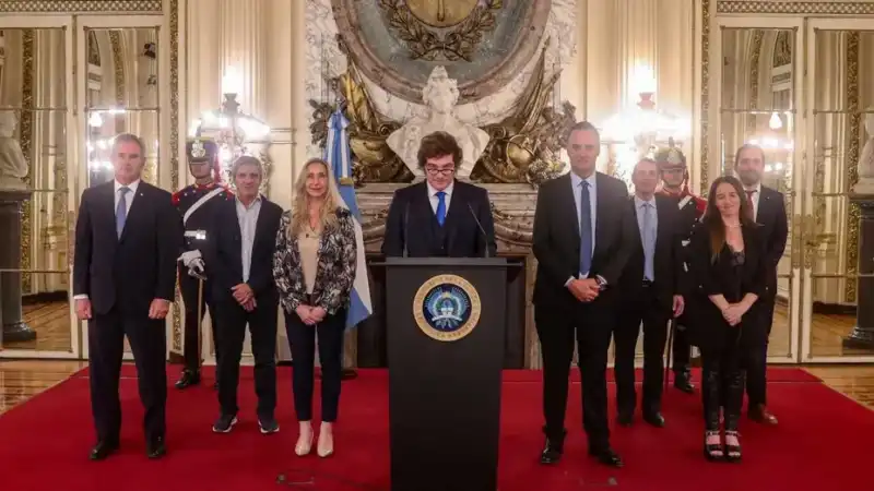 Milei reúne al Gabinete en medio de la polémica por Adorni Milei