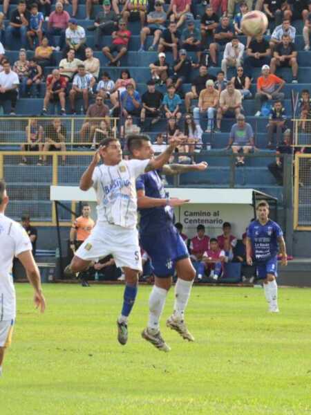 Mitre no logró romper el cero en casa y resignó la cima de la Zona 2 Mitre